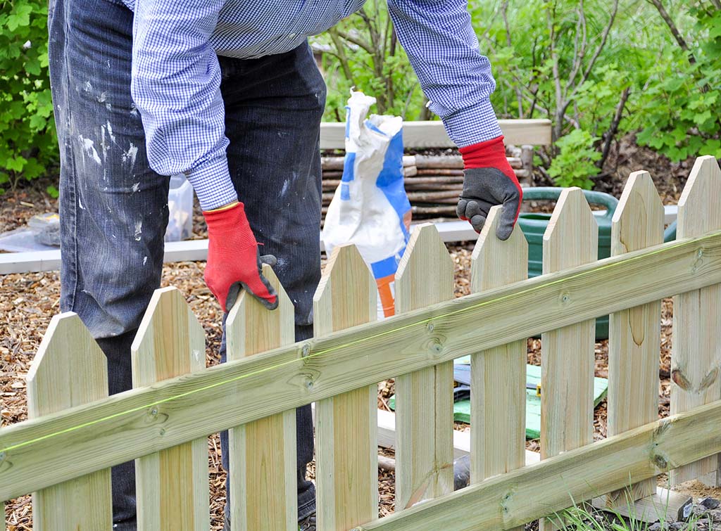YOUR ULTIMATE GUIDE TO PREPARING YOUR FENCE FOR SUMMER: TIPS FOR A STRONG, STYLISH OUTDOOR BOUNDARY