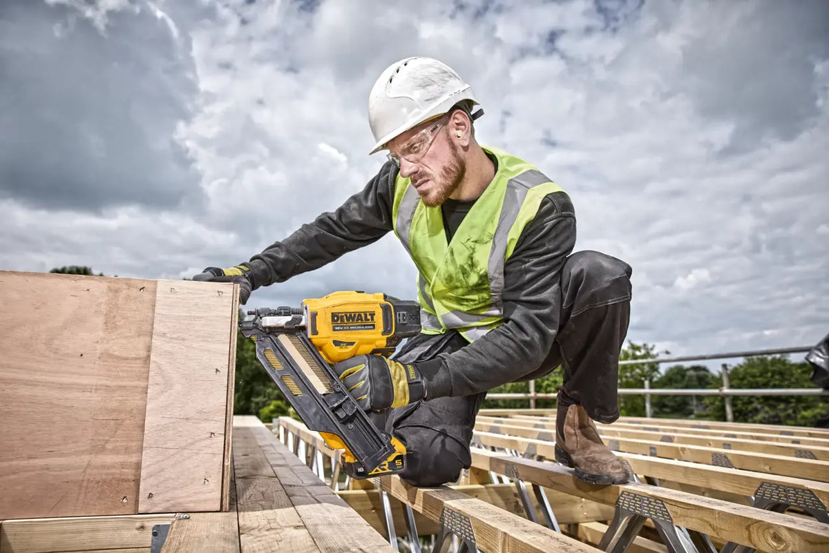 DEWALT 18V XR 50-90mm Brushless Framer Nailer Skin DCN930N-XJ