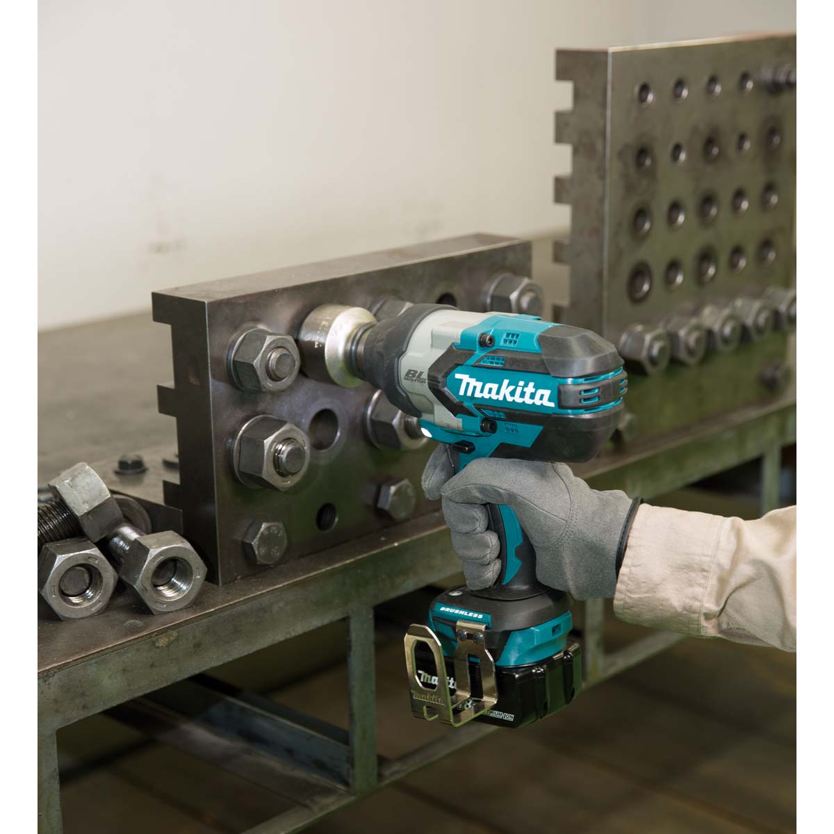 Makita 18V Brushless 3/4" Impact Wrench Skin DTW1001Z