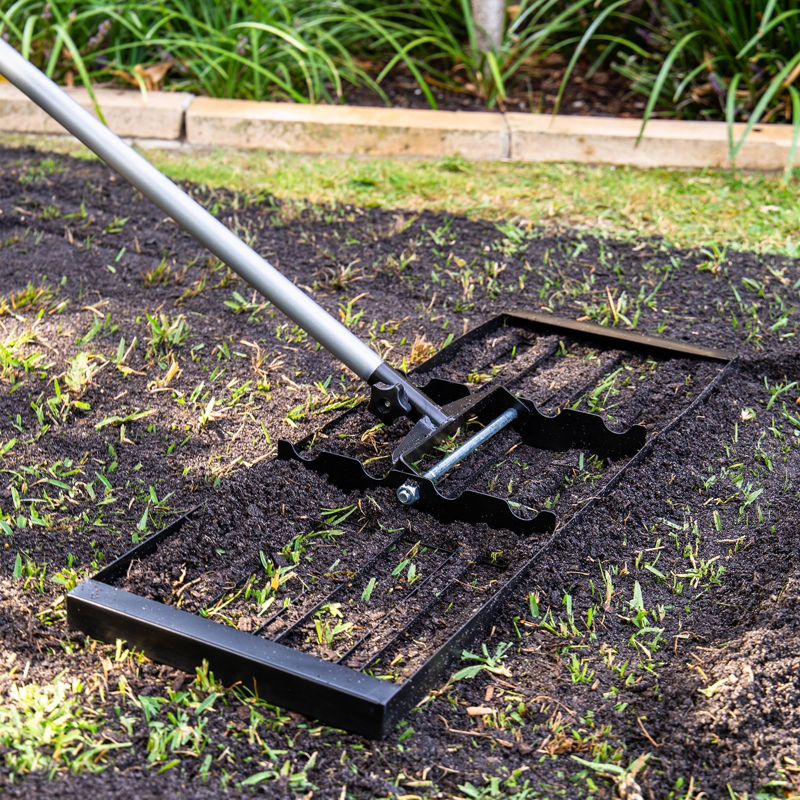 Cyclone Soil Spreader 760Mm Box Kd 20117190