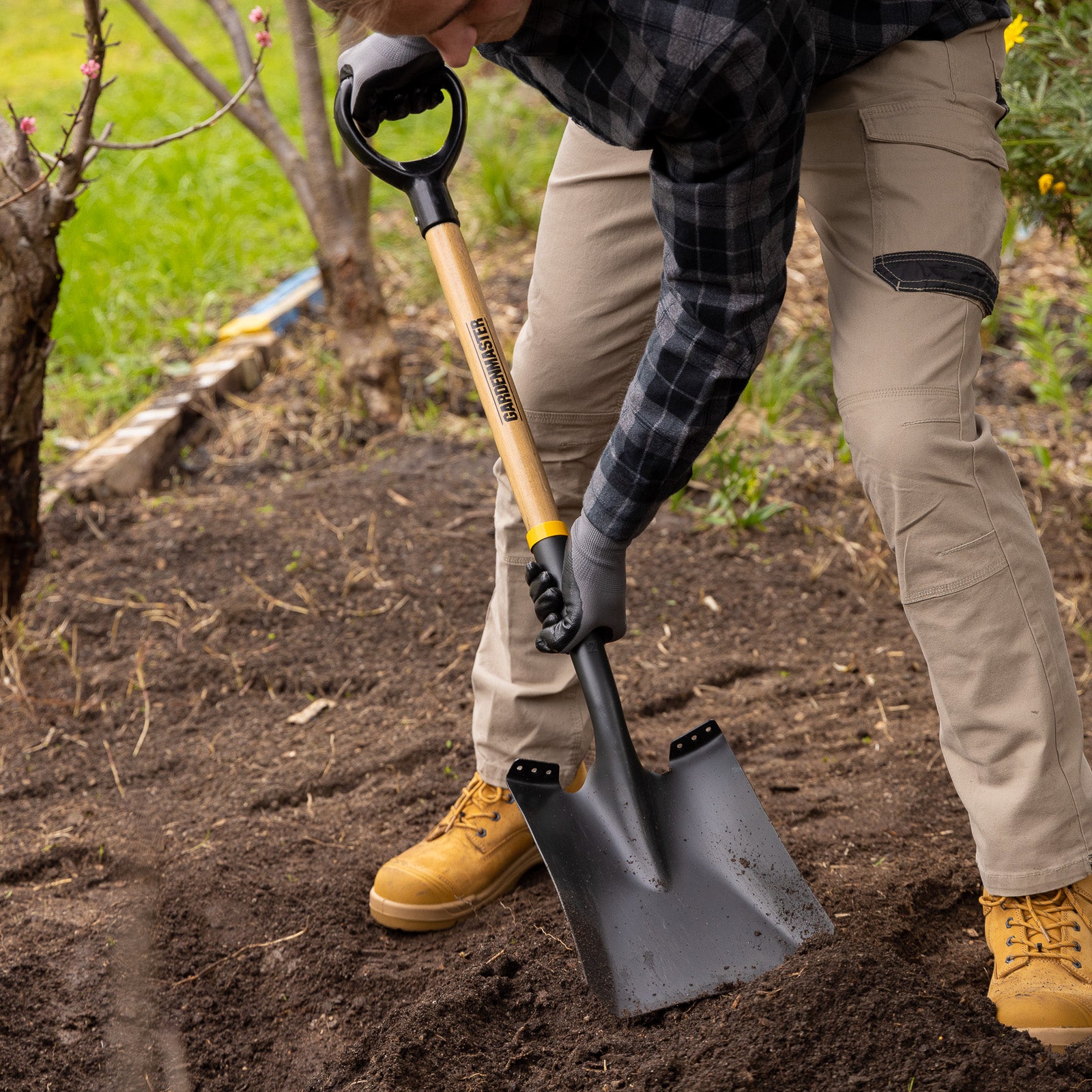 Gardenmaster Shovel Square Mouth Poly D Handle 20112508