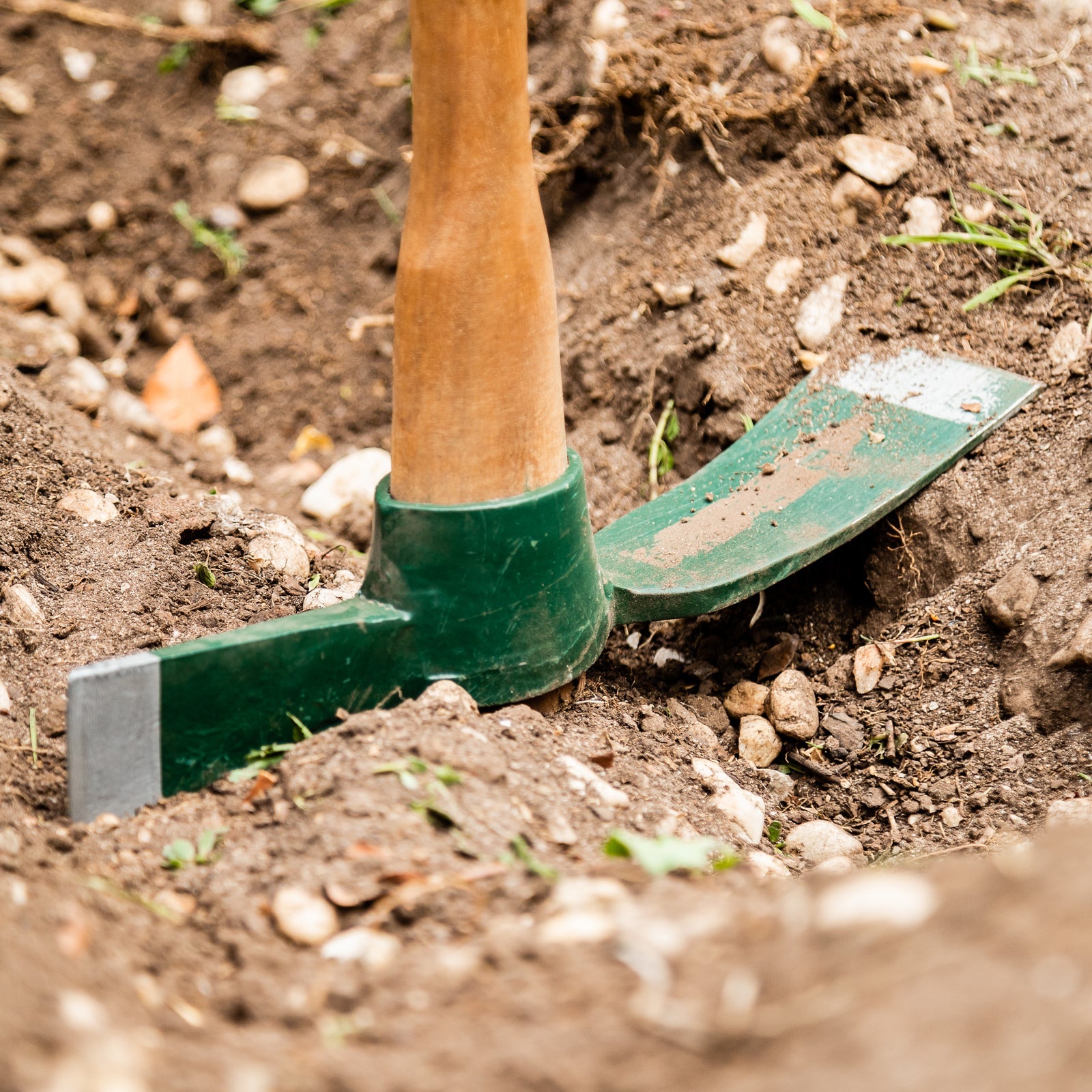 Cyclone 900mm Timber Handle Mattock 634475