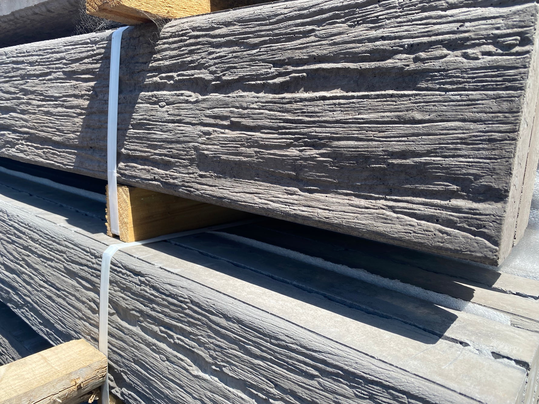 WOODGRAIN CONCRETE SLEEPER- 200 x 80