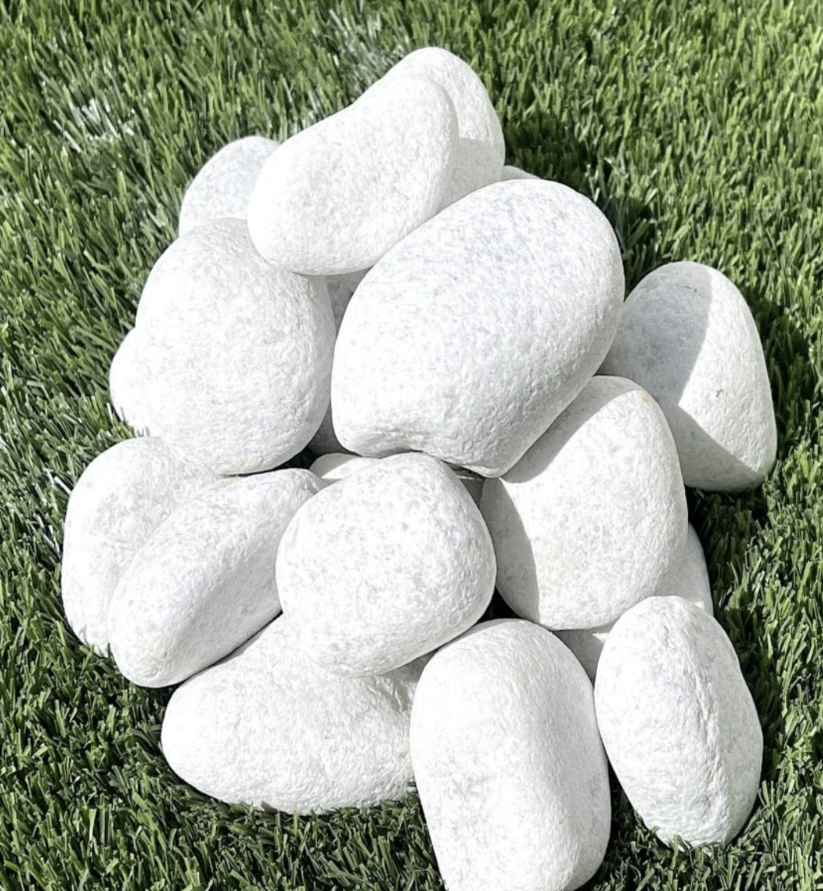 WHITE PEBBLES- 20KG BAG